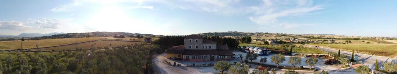 Agriturismo La Vecchia Cascina Di Paolo & Belinda Pietrelcina Exterior photo